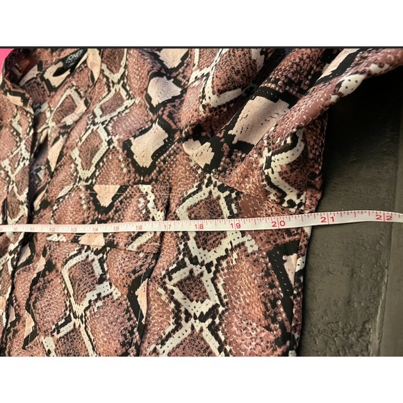Jones New York Button Up Snake Print Top - Sz M - Picture 6 of 8